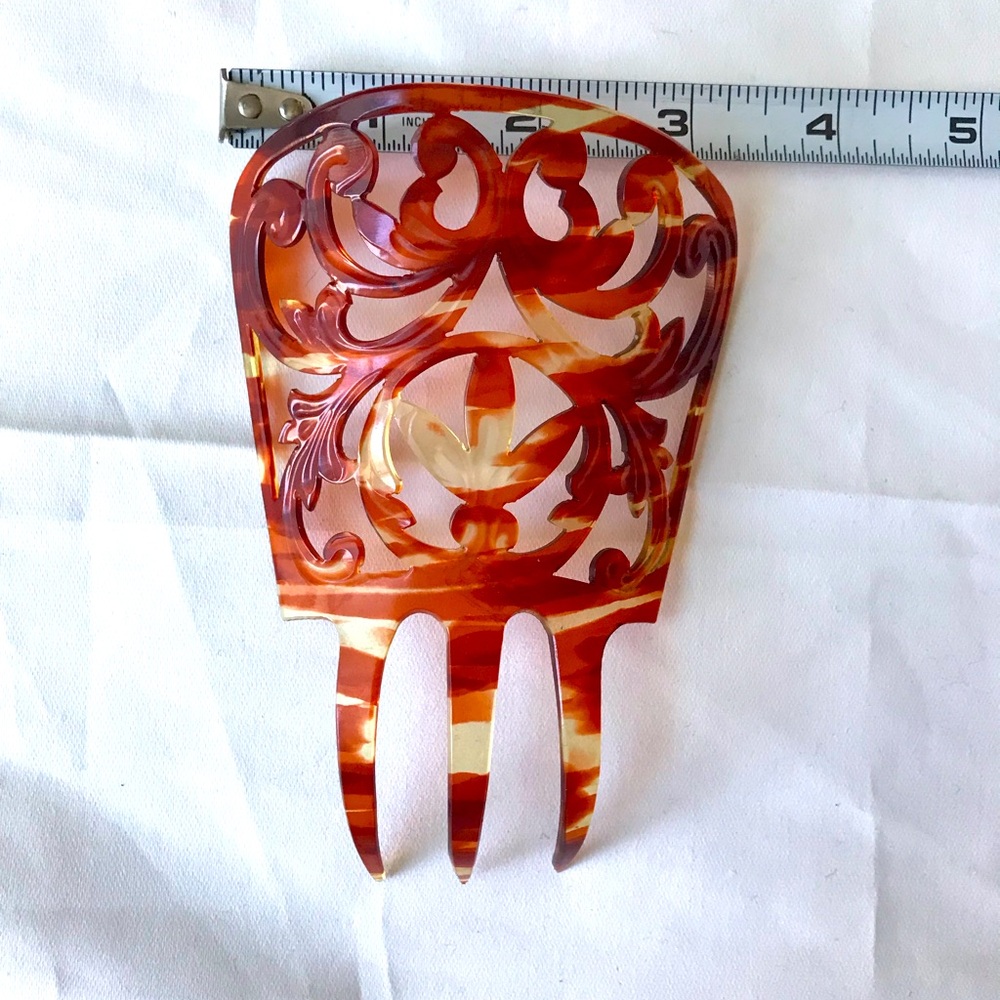 Valencia Celluloid Tortoiseshell Hair Comb - Picture 5 of 6